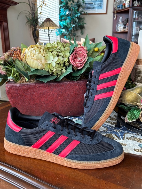 adidas Other - Adidas HANDBALL SPEZIAL Black Suede Red 3-Stripe Lace Up Sneakers Gum Rubber